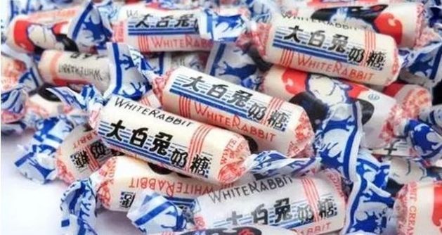 大白兔奶糖@三十年前的零食,如今已很难找到,全吃过的,该有40岁了吧