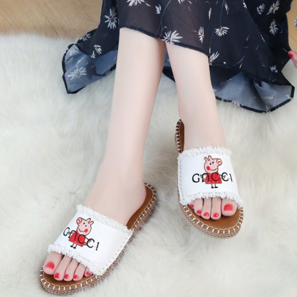 今年流行的凉鞋一款比一款舒适洋气，时尚更显女人味