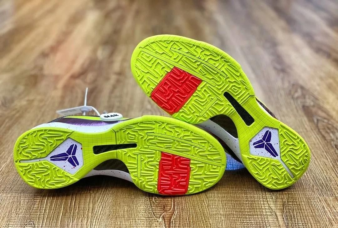  心中■无数人心中的最帅战靴！Kobe 5“小丑”配色开箱测评！