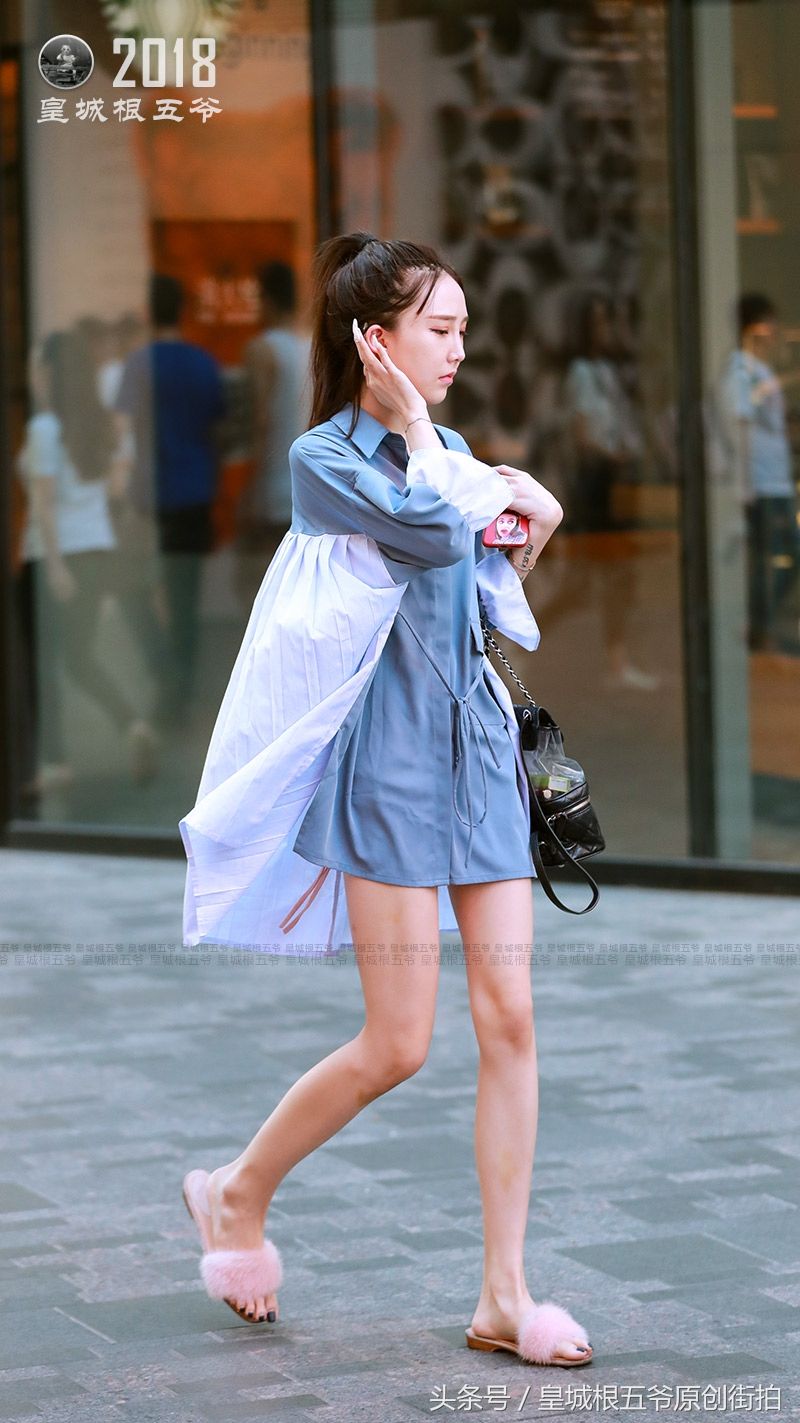 街拍:一个完美的搭配完全可以改变一个人的气质