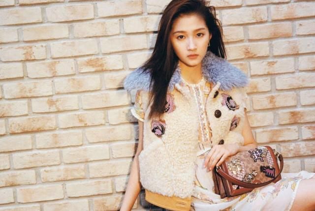 关晓彤这一身最好看，忍不住都想要剁手了