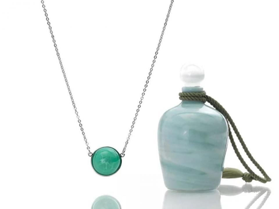 当法国香水倒入琉璃首饰中，不可思议的事发生了……