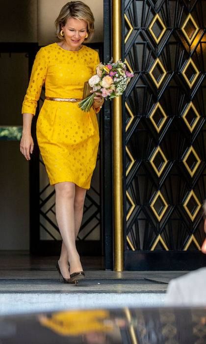 各国王妃穿亮黄色衣服:戴安娜有气质，梅根普通，凯特最霸气!