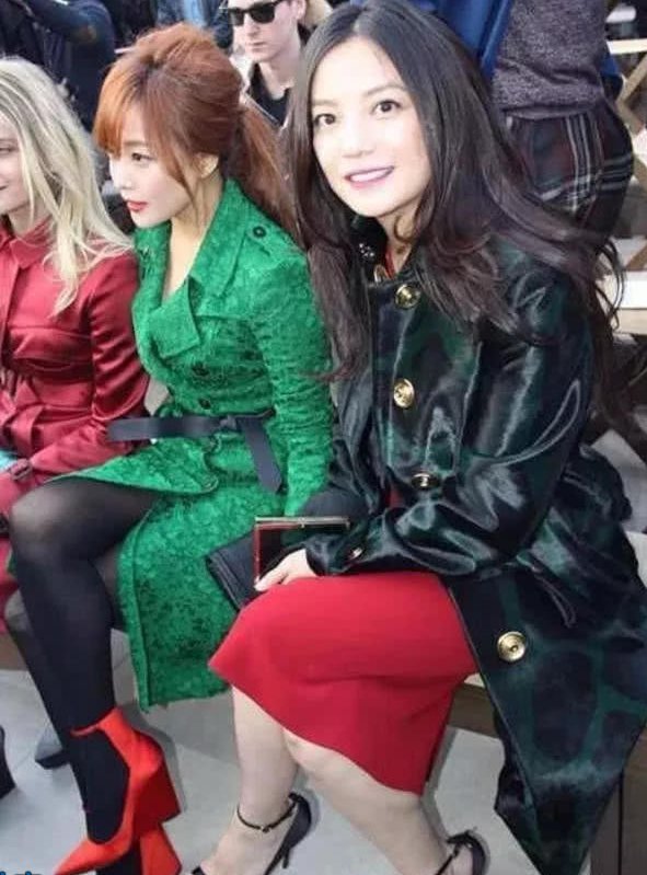 当42岁赵薇撞上41岁金喜善，网友:差距一目了然!