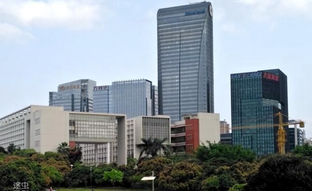  『深圳大学』各大名校纷纷在深圳开办分校区，深圳大学发展速度会不会放缓？