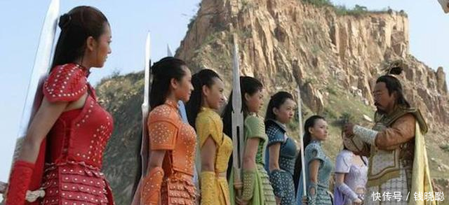 七仙女变身准备大战的时候很帅气，现在才发现穿的竟然是短裙靴子