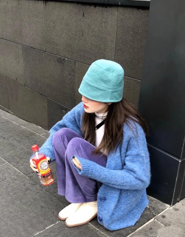  春夏：春夏撞色穿搭好心机，让你成为人群中最亮眼的崽，还不快来学