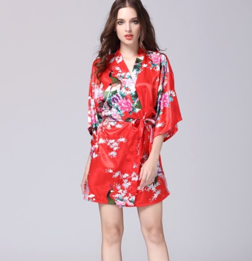 为什么女人洗完澡非要穿睡衣?瞧瞧下图女人这么穿，简直迷死人了