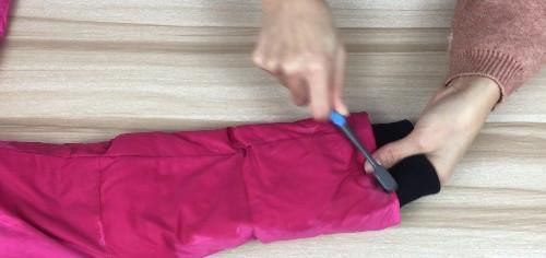  『羽绒服』羽绒服送去干洗费时费钱，用这个小窍门，自己在家也能洗羽绒服