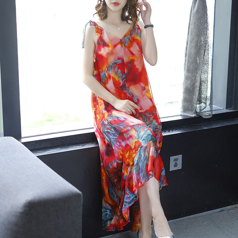 太美了!海边度假，老婆穿这样的吊带连衣裙，玲珑曲线优雅不凡