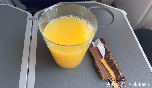  『适合』打卡南航A350墨镜侠！明珠经济舱太适合大长腿，座椅间距有1米宽