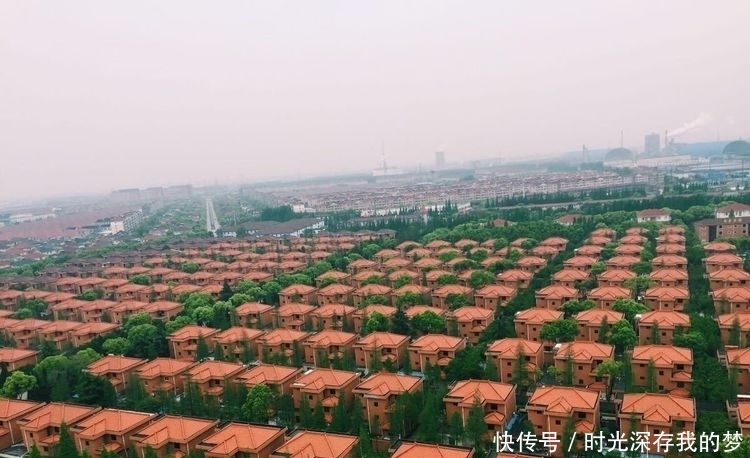 老外拍下中国、印度有钱的村庄，对比后感叹万分