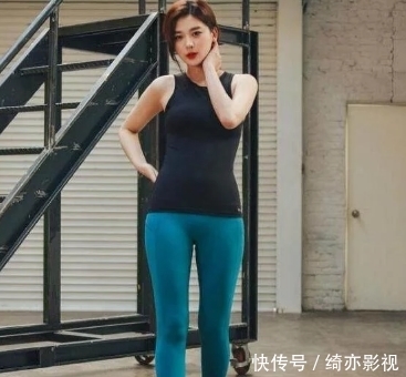  『美女』甜蜜动人的打底裤美女，秀出纤细腰身，特别有魅力！