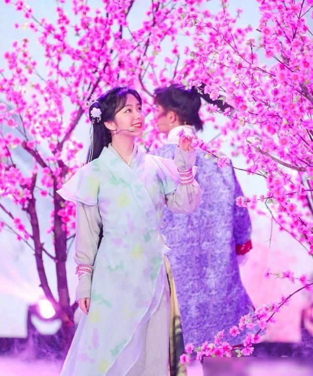  「陆大人」最新《快本》还没播，却先被“陆大人”吸引了，不愧是“一下”Cp