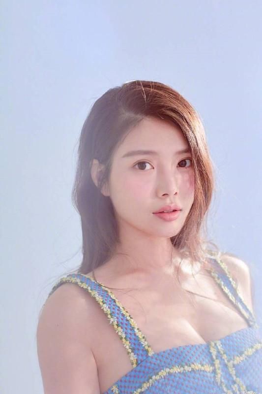 “大嫂”徐冬冬太迷人！穿着简单尽显少女魅力，朦胧也是一种美！