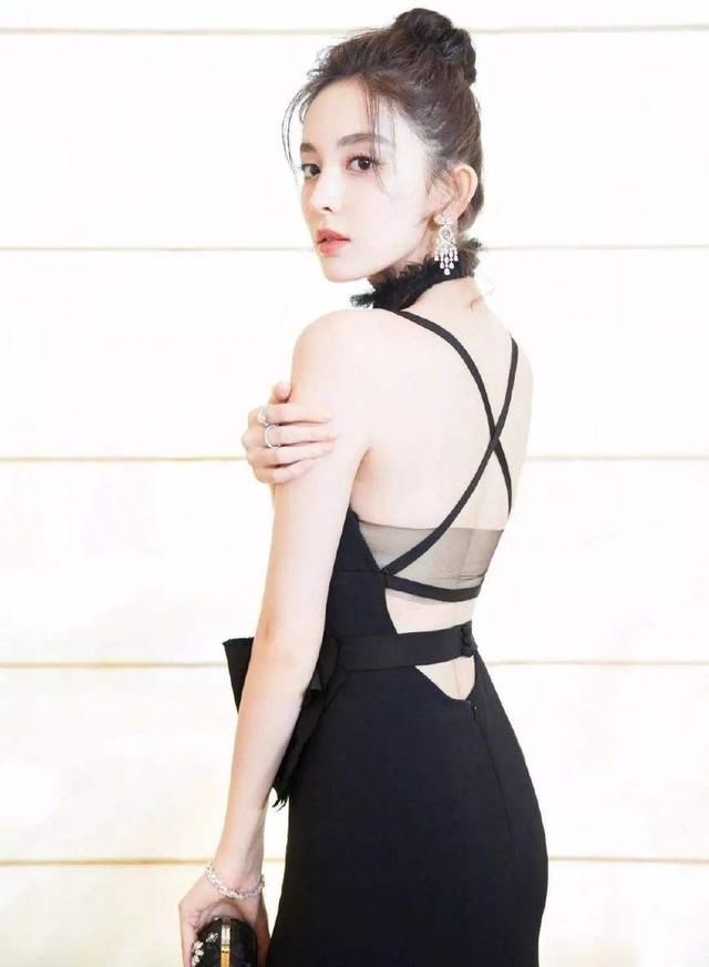 明星露背装路人露背装时髦凉快都好看，吃货：看到海吃的理由了！