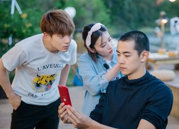 早说了秀恩爱死得快，娱乐圈里的他俩非不信！