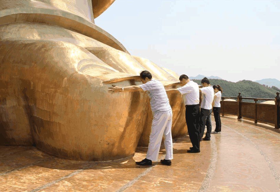 12年12亿打造的世界最高佛像，曾闻名中外，为何景区如今变惨淡?