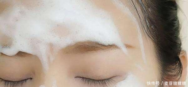 不想皮肤变差, 烂脸毁容, 家里有这3种洗面奶, 尽快扔!