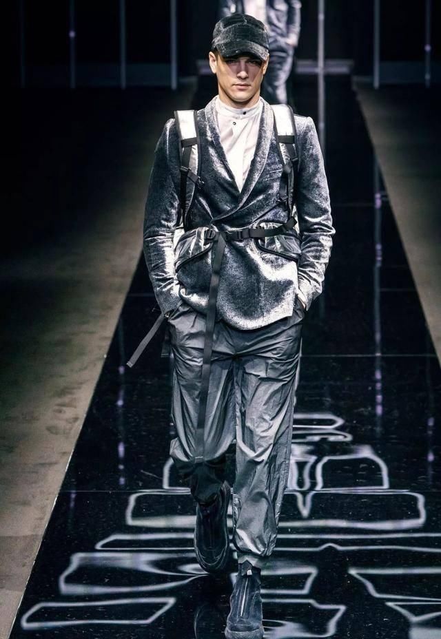  「延续」85岁的Armani先生，一直延续自己的风格，优雅简约的更加年轻化