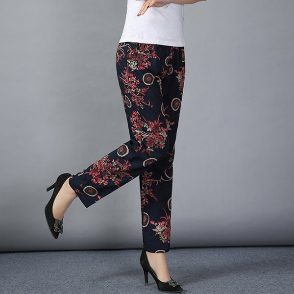 若你是55岁，提倡别穿紧身裤，学下面女人穿这款裤子，又美又嫩