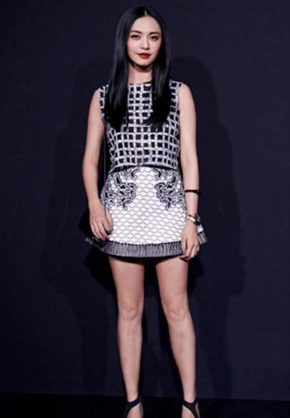 看了姚晨的搭配，我觉得我瞎了，网友：真是什么都敢穿出门啊！