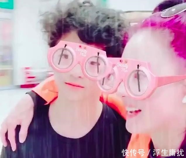 儿子■张柏芝晒娃:大儿子烫卷发,越来越像谢霆锋,但二儿子的颜值更高