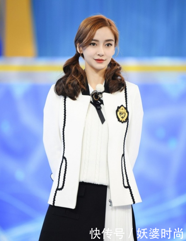 【杨颖】谁说“白袜”显腿粗？当baby首次穿上后，说是“腿精”我都信