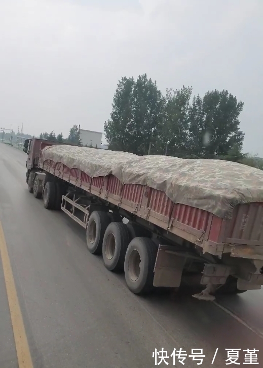  [眼界]河南封丘：公路上惊现“平头车”，专门对付限高杆，令人