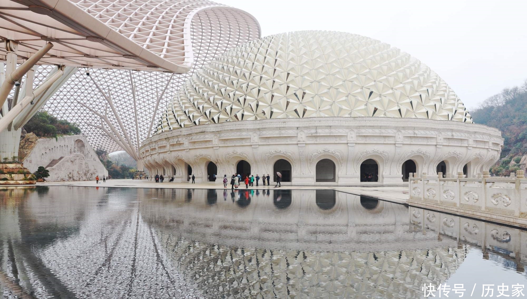 南京这景区花40亿建成,收藏的珍宝世界唯一,堪称最豪华佛教场所