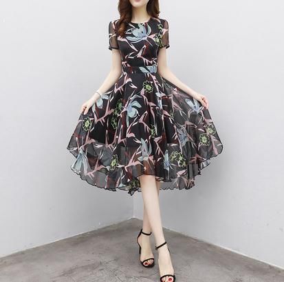 旅游不要带裤装，太不上相!这种“简约风”裙子，让你美得刚刚好