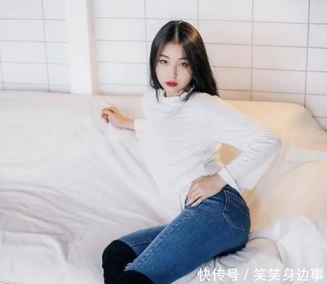 『美女』街头“偶遇”牛仔裤美女,承包了整个街头的“亮点”!