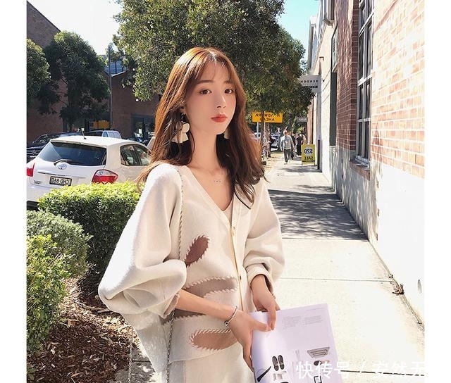  [件套]去香港才知，卫衣早过时了！现流行穿这种套装裙，显瘦有女人味