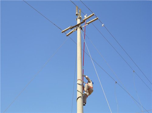  「电网」国网吐鲁番供电公司立体化运维提升电网运行水平