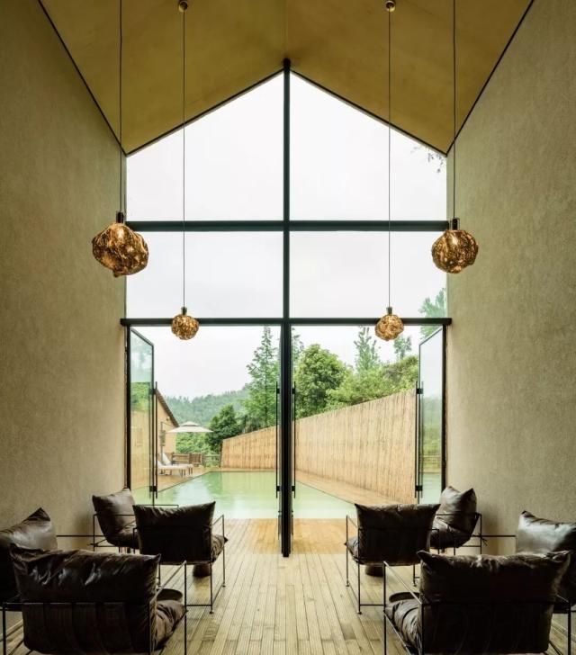 他在浙江大山里租6间房，花1500万装修，被村民嫌：太普通