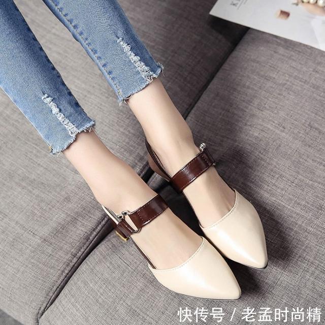 『传统』传统凉鞋不兴了,今夏流行这样的高跟凉鞋,最具女人味