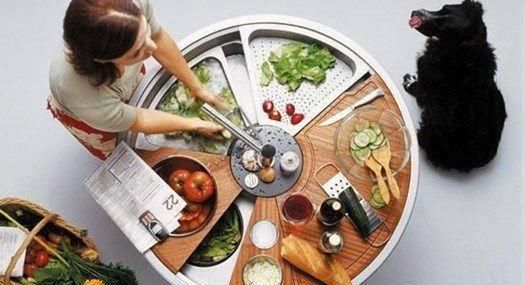  「切菜板」厨房不单专设水槽，台面末端加个圆柱，洗切都在这里，省得来回跑