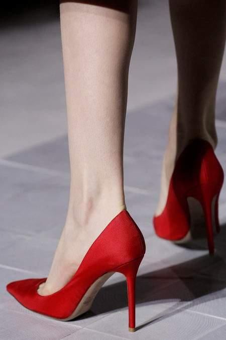 挑婚鞋挑到崩溃?让史上最全婚鞋攻略拯救你!