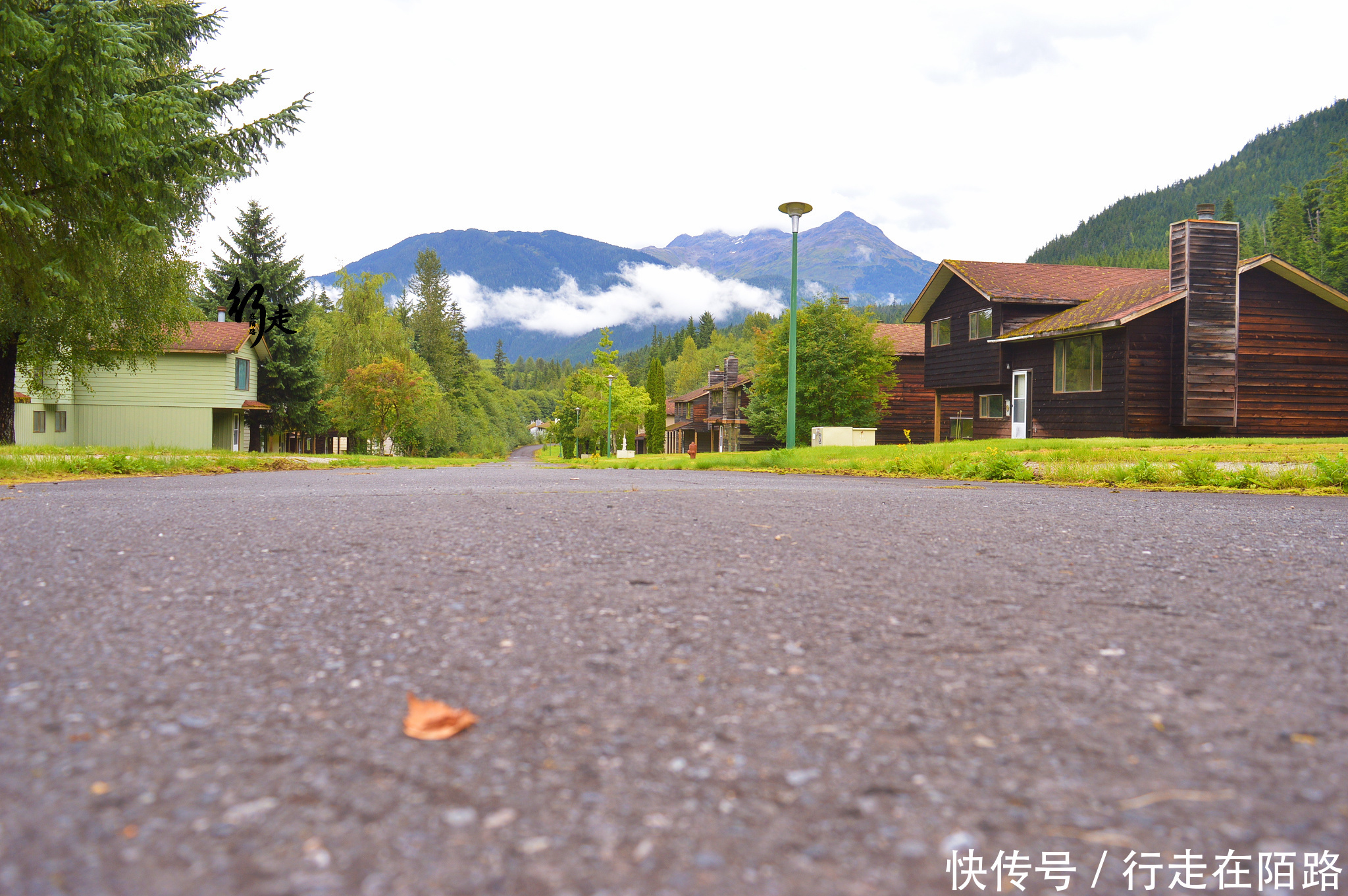 价值20亿的鬼镇：配套齐全彻夜灯火，一人独占几百套房子