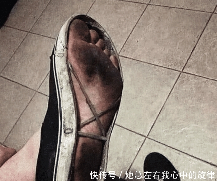 『双鞋』这双鞋的质量也太可了吧,不会有任何不透气的感觉,还会有凉风从脚底吹过哈哈哈