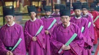 白毛:“地上白毛生,老小一家行”是什么意思有什么历史典故