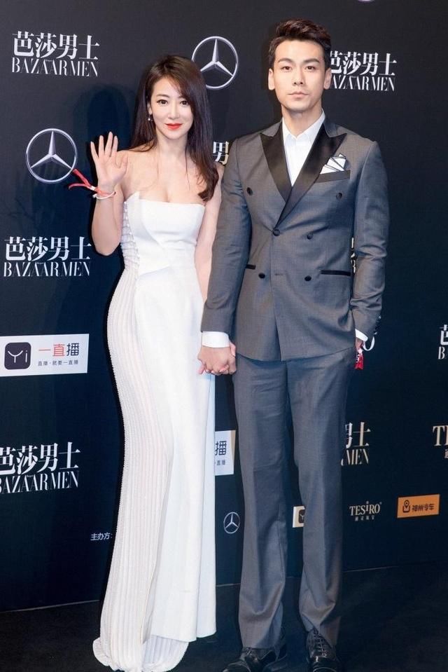 陈紫函太猛了！穿抹胸裙勒成这样，网友：看着都呼吸困难！