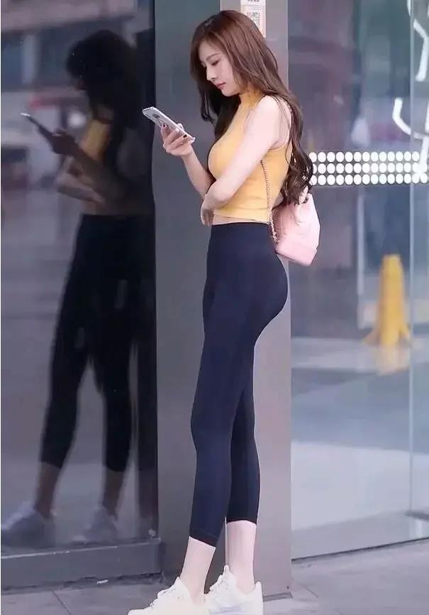  美女|今夏才“火”的打底裤, 显瘦又时髦, 体验别样的美!