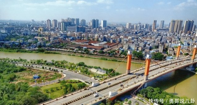 广西要是想做大做强首府南宁，那么与该城市合并是“势在必行”的