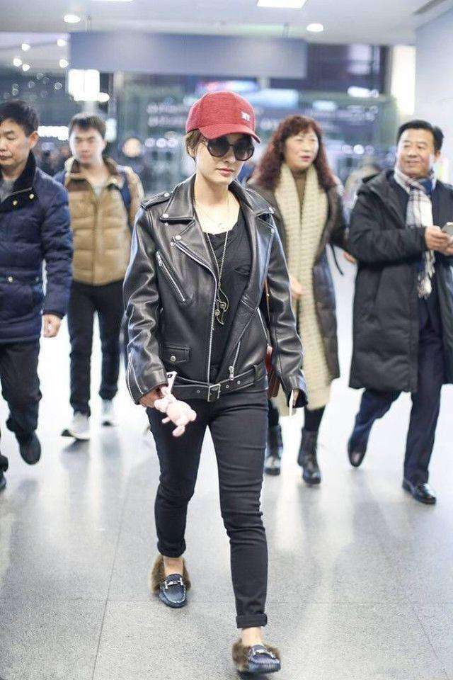 同是穿紧身内裤, 吴昕气质减分, 苍井空的腿一言难尽