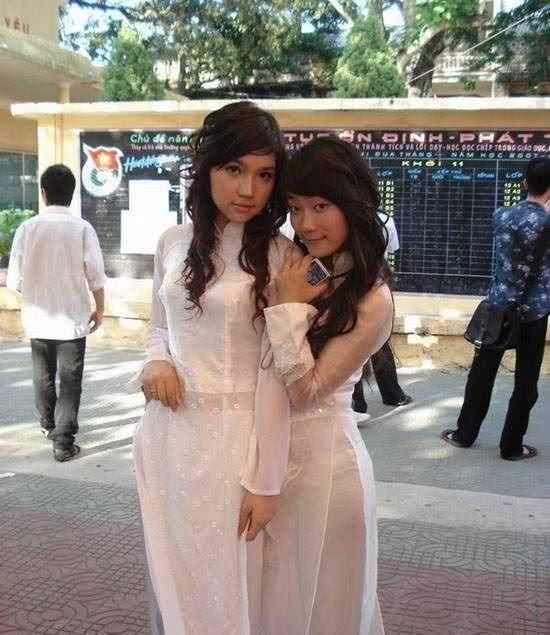 越南美女来中国旅游:坐高铁时提出了一个要求，让乘务员头疼万分