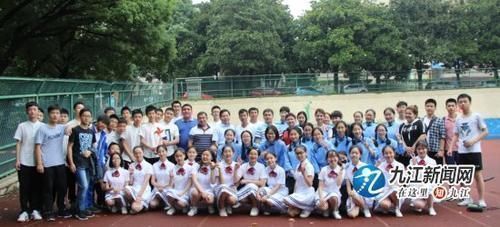 九江市十一中与新疆克州阿克陶县天山中学再相