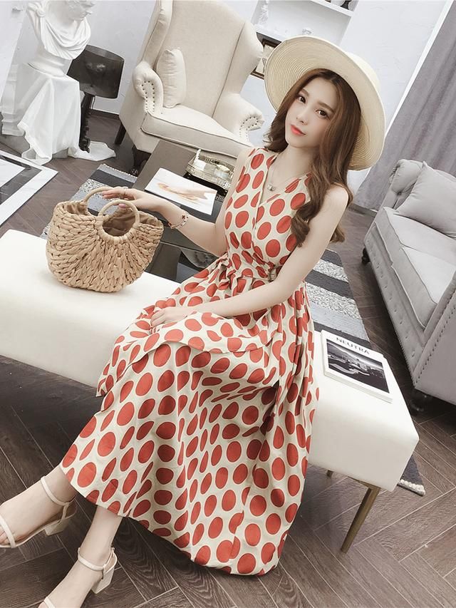 娴熟优雅的度假风连衣裙，这样穿轻松勾勒出迷人曲线！