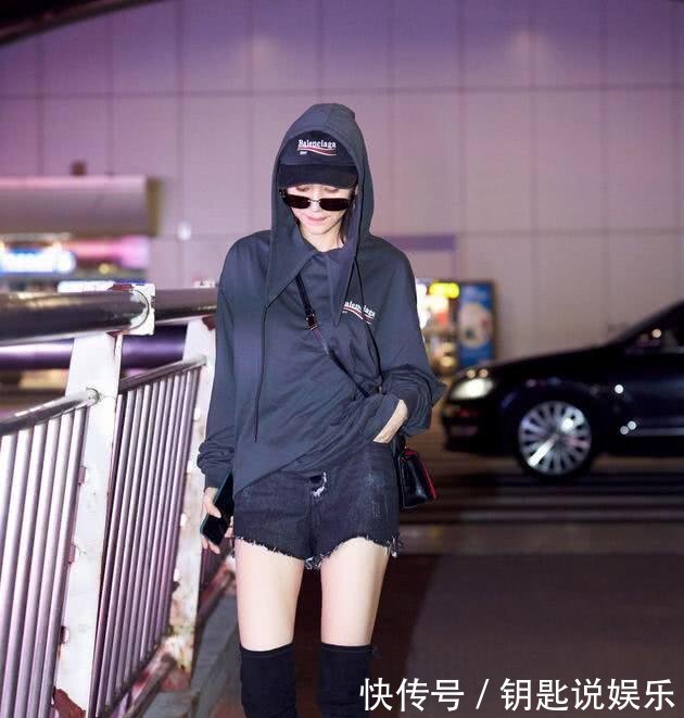 王子文为显身材, 这么窄的裙子也要硬穿进去, 网友: 好尴尬啊!