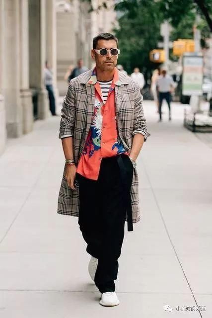 这个夏天不花不型！男士印花衬衫的都市+度假风时尚混搭技